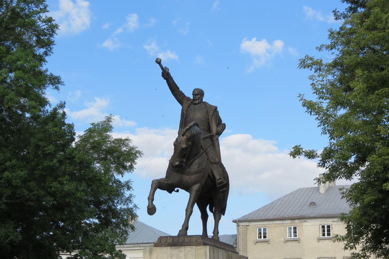 Co Jan Zamoyski Zrobił Dla Rzeczpospolitej Equestrian statue of Jan Zamoyski in Zamosc Poland
