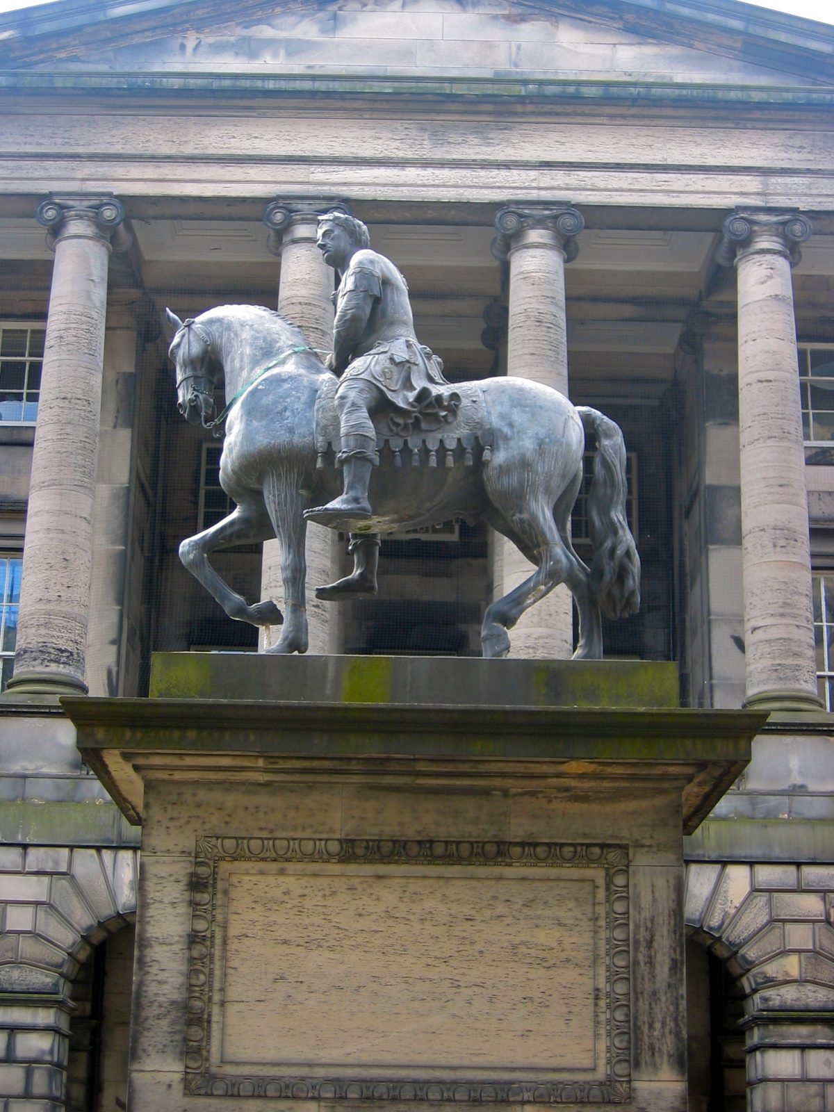 equestrian-statue-of-charles-ii-in-edinburgh-uk