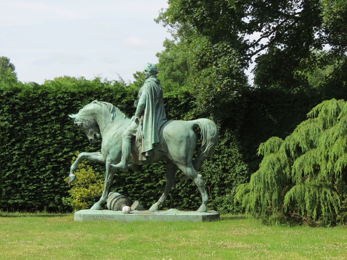 Equestrian statue of Henry Hardinge in Over UK