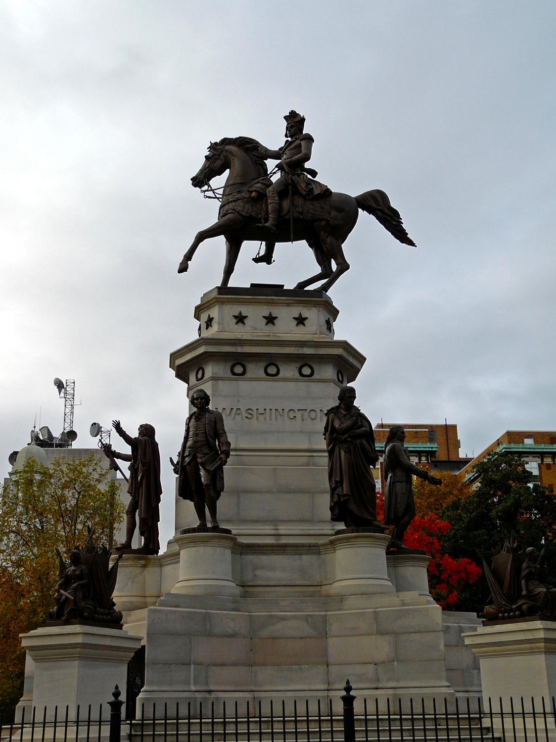 Equestrian statue of Washington in VA Richmond US
