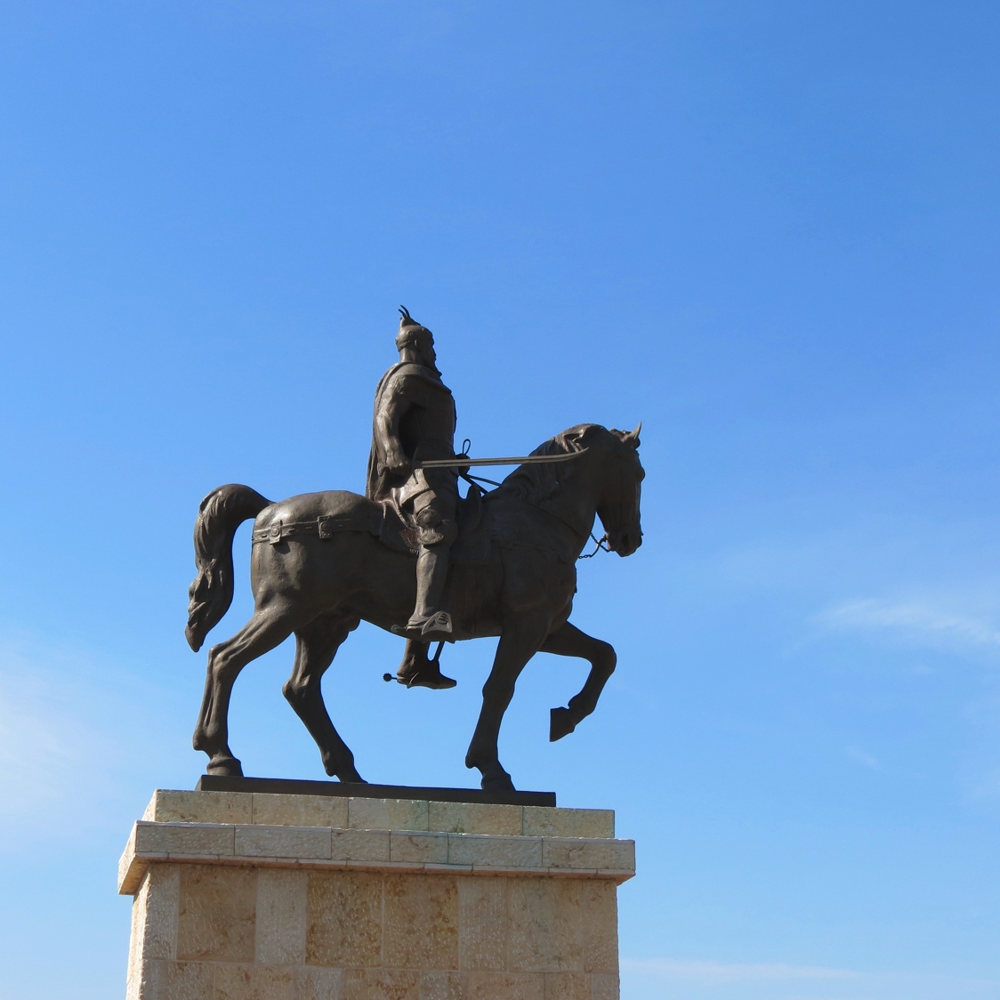 Equestrian statue of Kastrioti Skanderbeg in MI Rochester US
