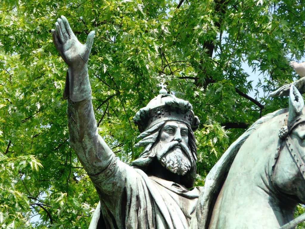 magnus gallant statue